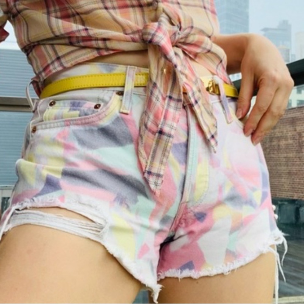 Levi's 501 Button Fly Distressed Cut-Off Raw Hem Grunge Tie Dye Shorts Size 26 - Picture 2 of 14